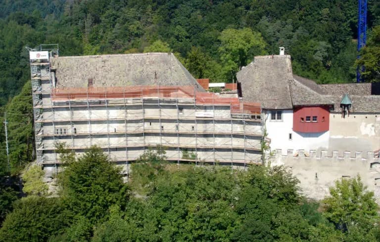 Sanierte Fassade der Burg Hohenklingen