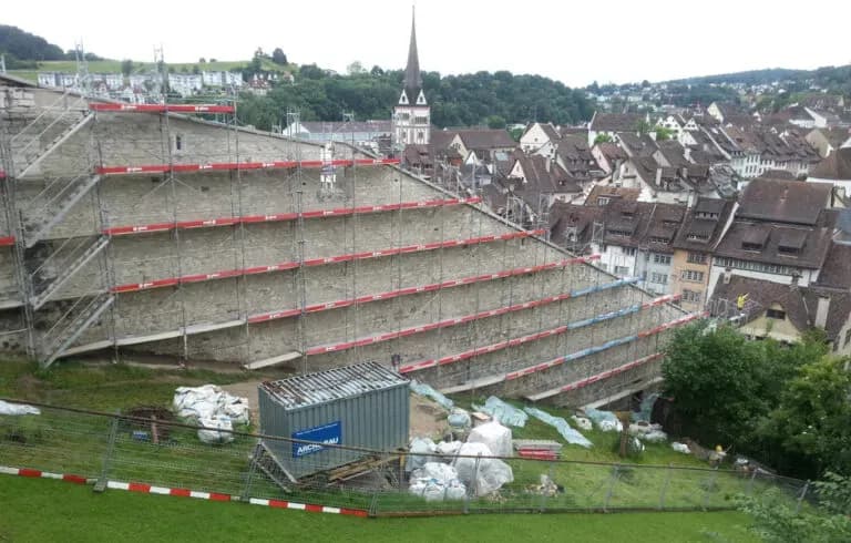 Gerüst an der Wehrmauer des Munot in Schaffhausen