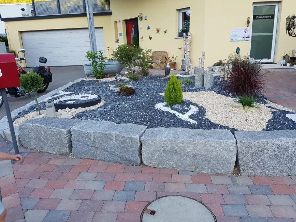 Bagger der Gloor AG bei Tiefbauarbeiten in Schaffhausen